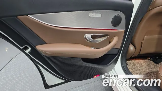 Mercedes-Benz E-Class 2018 — фото 14