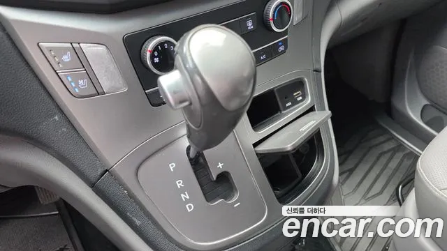 Hyundai Starex 2020 — фото 9