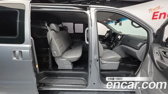 Hyundai Starex 2020 — фото 19