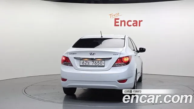 Hyundai Accent 2015 — фото 4