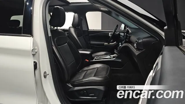 Ford Explorer 2022 — фото 10