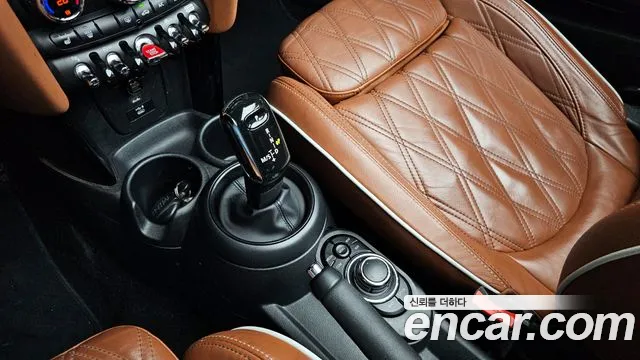 Mini Cooper Convertible 2022 — фото 12