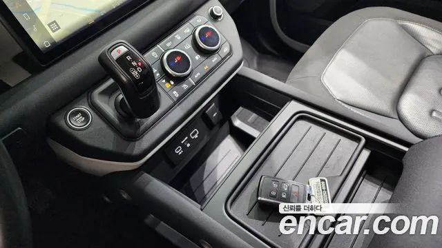Land Rover Defender 2020 — фото 9
