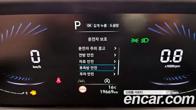 Hyundai Staria 2022 — фото 18