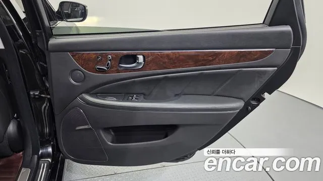 Hyundai Equus 2013 — фото 15