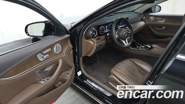 Mercedes-Benz E-Class 2019 — фото 13