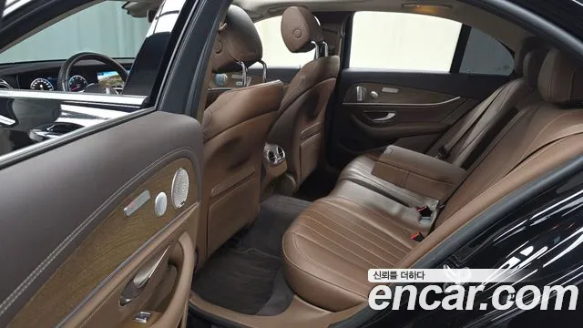 Mercedes-Benz E-Class 2019 — фото 17