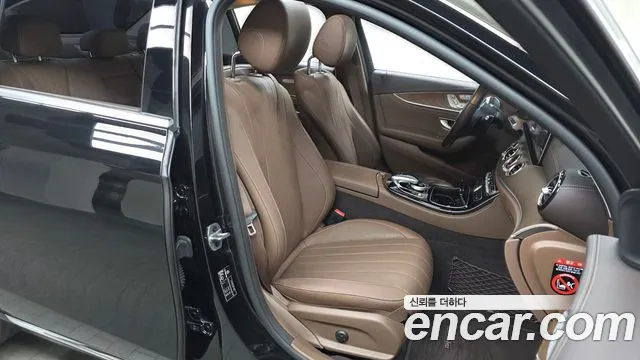 Mercedes-Benz E-Class 2019 — фото 18