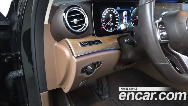 Mercedes-Benz E-Class 2019 — фото 19