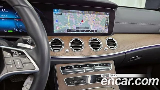 Mercedes-Benz E-Class 2021 — фото 14