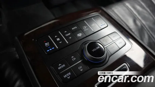 Hyundai Equus 2012 — фото 18