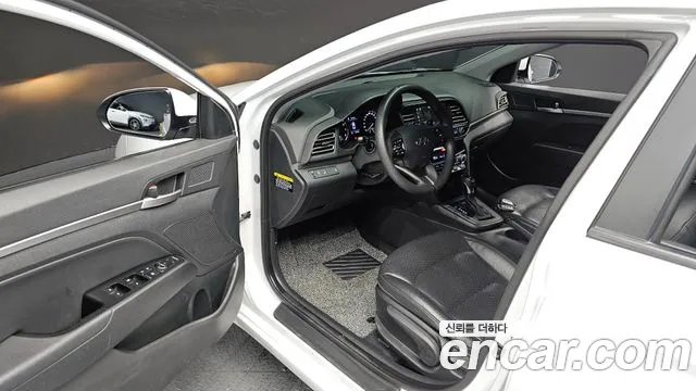 Hyundai AVANTE 2019 — фото 10