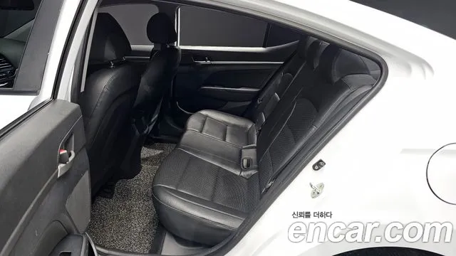 Hyundai AVANTE 2019 — фото 12