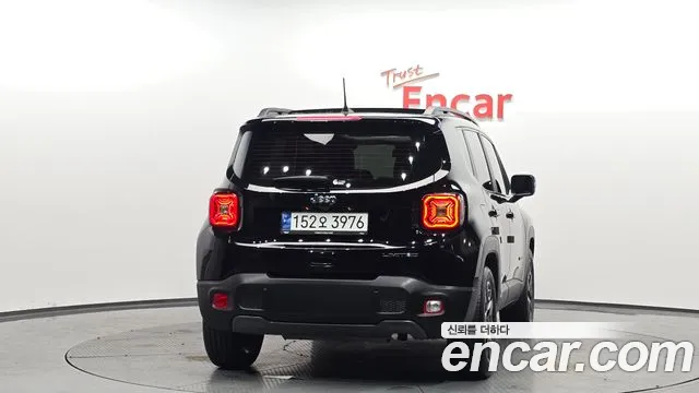 Jeep Renegade 2023 — фото 3