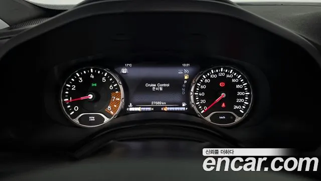 Jeep Renegade 2023 — фото 10