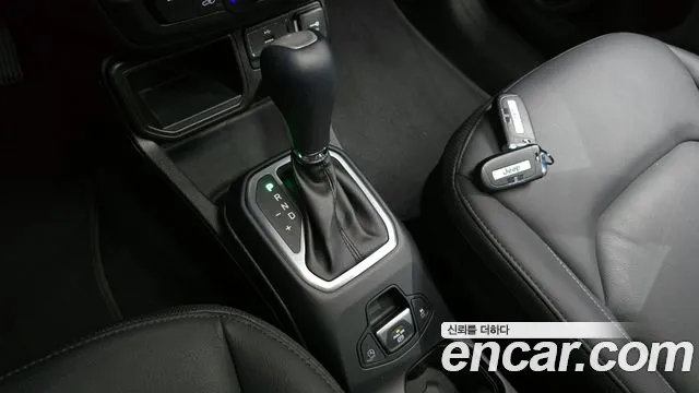 Jeep Renegade 2023 — фото 11