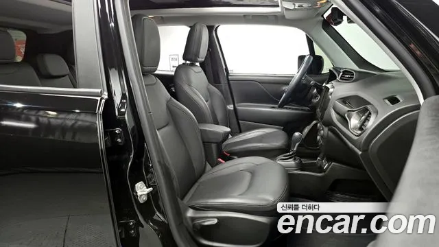 Jeep Renegade 2023 — фото 16