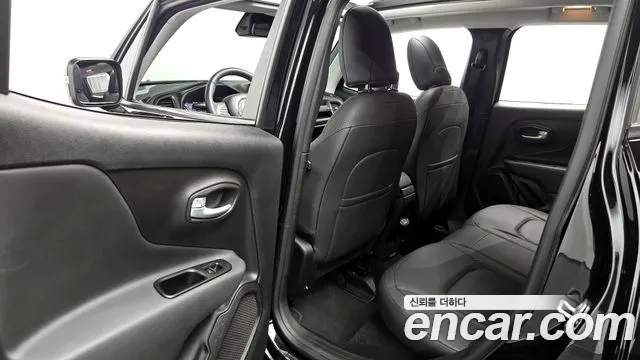 Jeep Renegade 2023 — фото 17