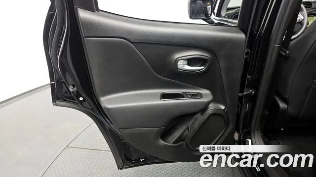 Jeep Renegade 2023 — фото 14