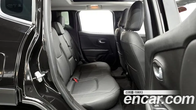 Jeep Renegade 2023 — фото 15
