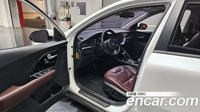 Kia Niro 2020 — фото 10