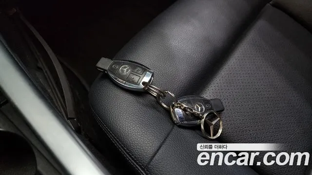 Mercedes-Benz E-Class 2012 — фото 18