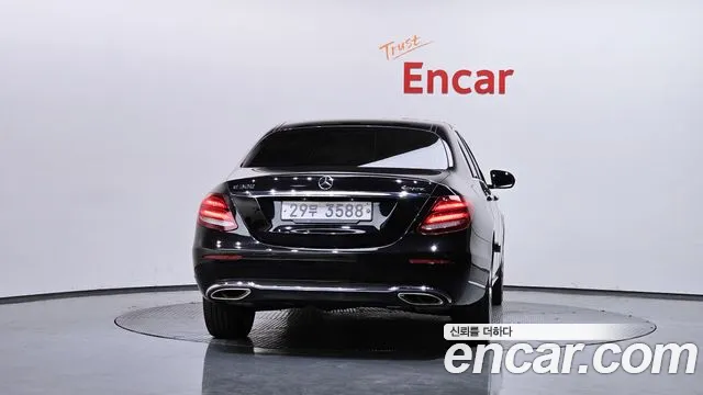 Mercedes-Benz E-Class 2018 — фото 4