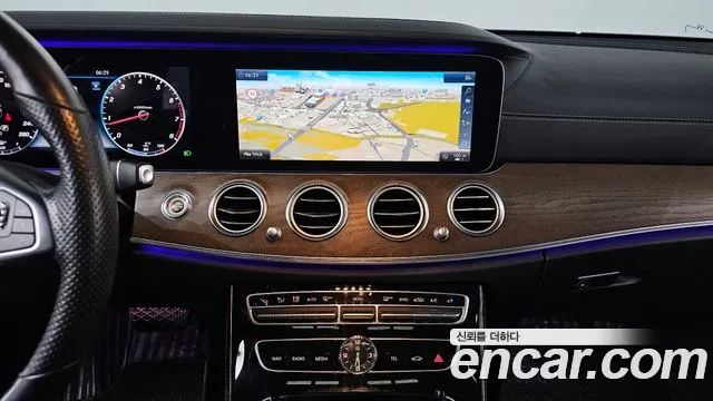 Mercedes-Benz E-Class 2018 — фото 14