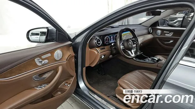 Mercedes-Benz E-Class 2019 — фото 13
