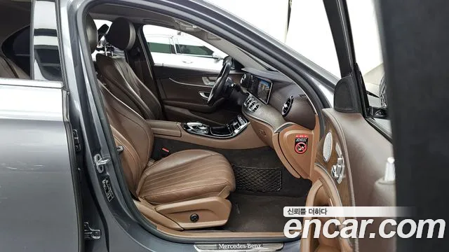 Mercedes-Benz E-Class 2019 — фото 17