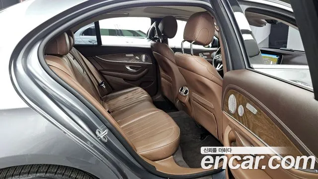 Mercedes-Benz E-Class 2019 — фото 18