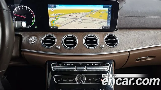Mercedes-Benz E-Class 2019 — фото 20
