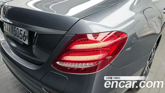 Mercedes-Benz E-Class 2019 — фото 9