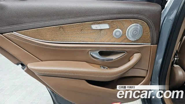 Mercedes-Benz E-Class 2019 — фото 15