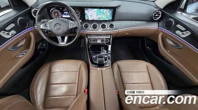 Mercedes-Benz E-Class 2017 — фото 10