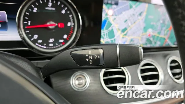 Mercedes-Benz E-Class 2017 — фото 12