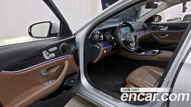 Mercedes-Benz E-Class 2017 — фото 13