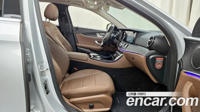 Mercedes-Benz E-Class 2017 — фото 17