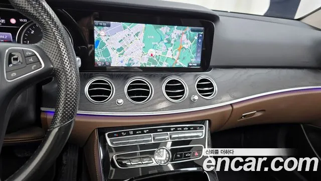 Mercedes-Benz E-Class 2017 — фото 20