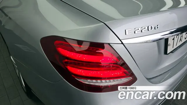 Mercedes-Benz E-Class 2017 — фото 9