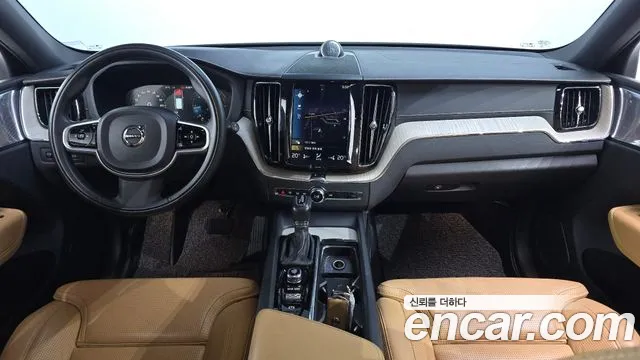 Volvo XC60 2019 — фото 10