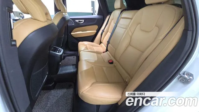 Volvo XC60 2019 — фото 13