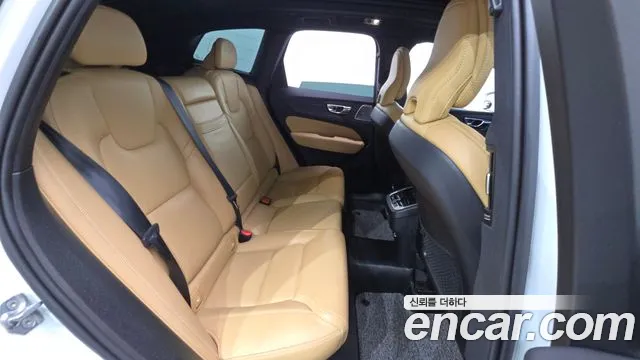 Volvo XC60 2019 — фото 18