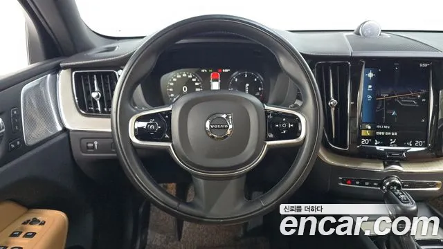 Volvo XC60 2019 — фото 19