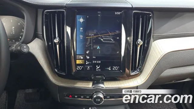 Volvo XC60 2019 — фото 20