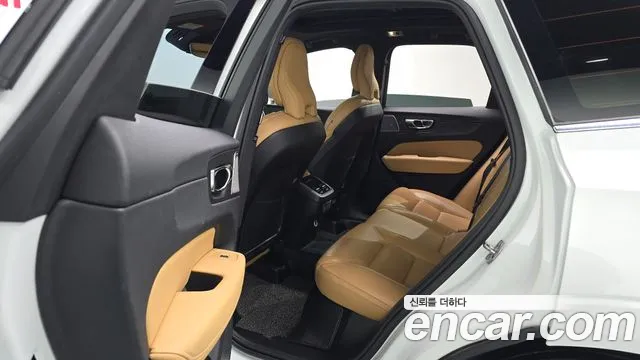 Volvo XC60 2019 — фото 16
