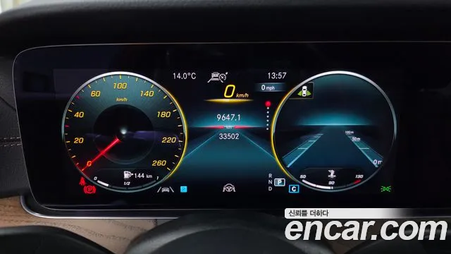 Mercedes-Benz E-Class 2021 — фото 11