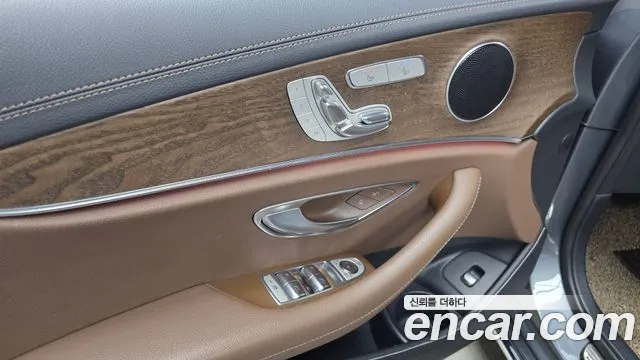 Mercedes-Benz E-Class 2021 — фото 14