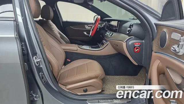 Mercedes-Benz E-Class 2021 — фото 16