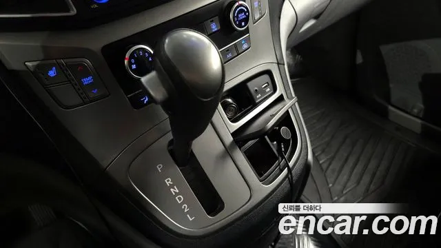 Hyundai Starex 2019 — фото 9